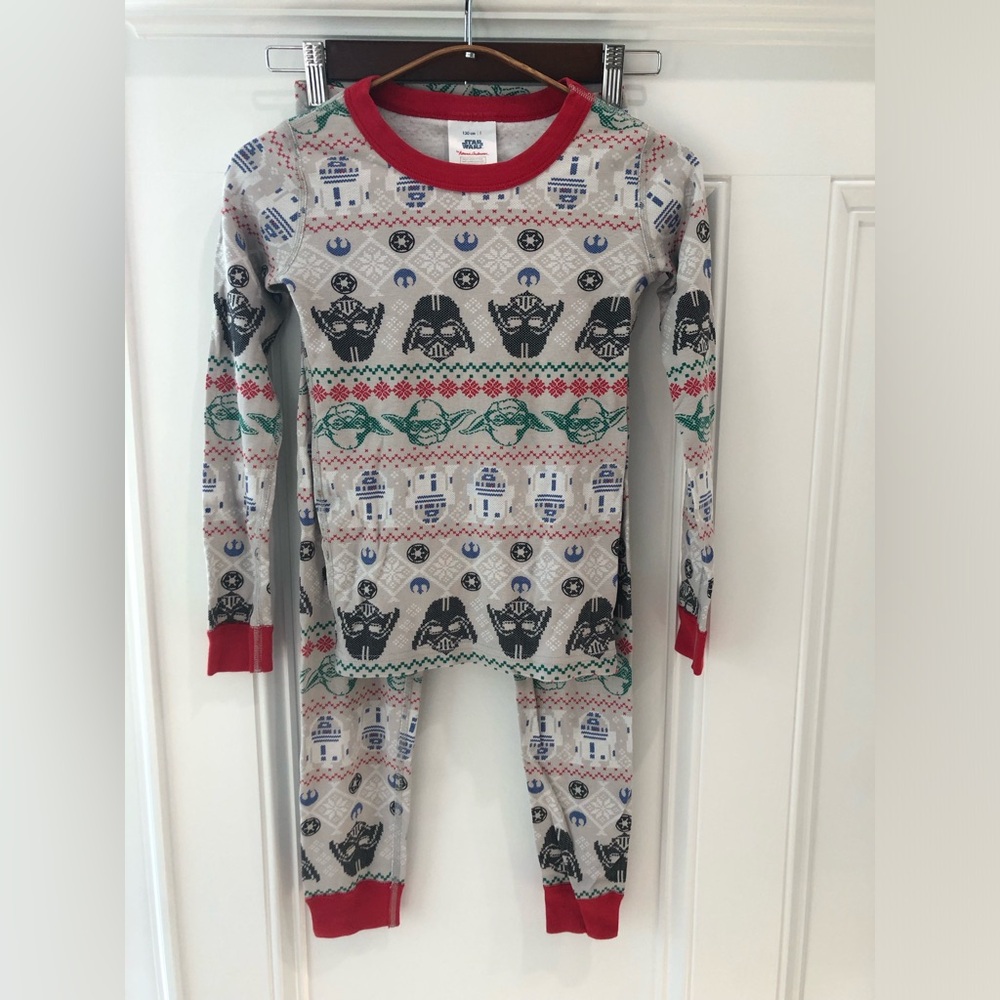 Star Wars Kids Holiday Pajama Set - size 130 or 8